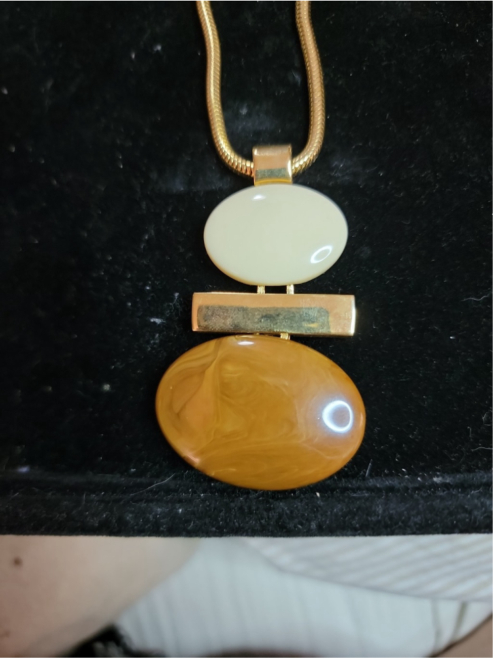 Vintage Collectible AVON Statement NECKLACE...Brown & Cream Pendant - Picture 1 of 9